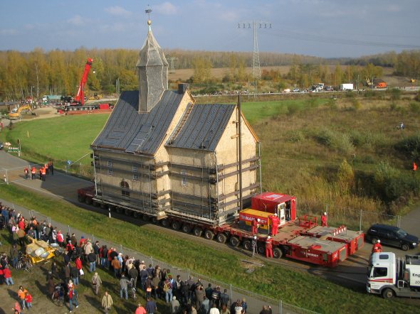 kirche_ums_dorf.jpg